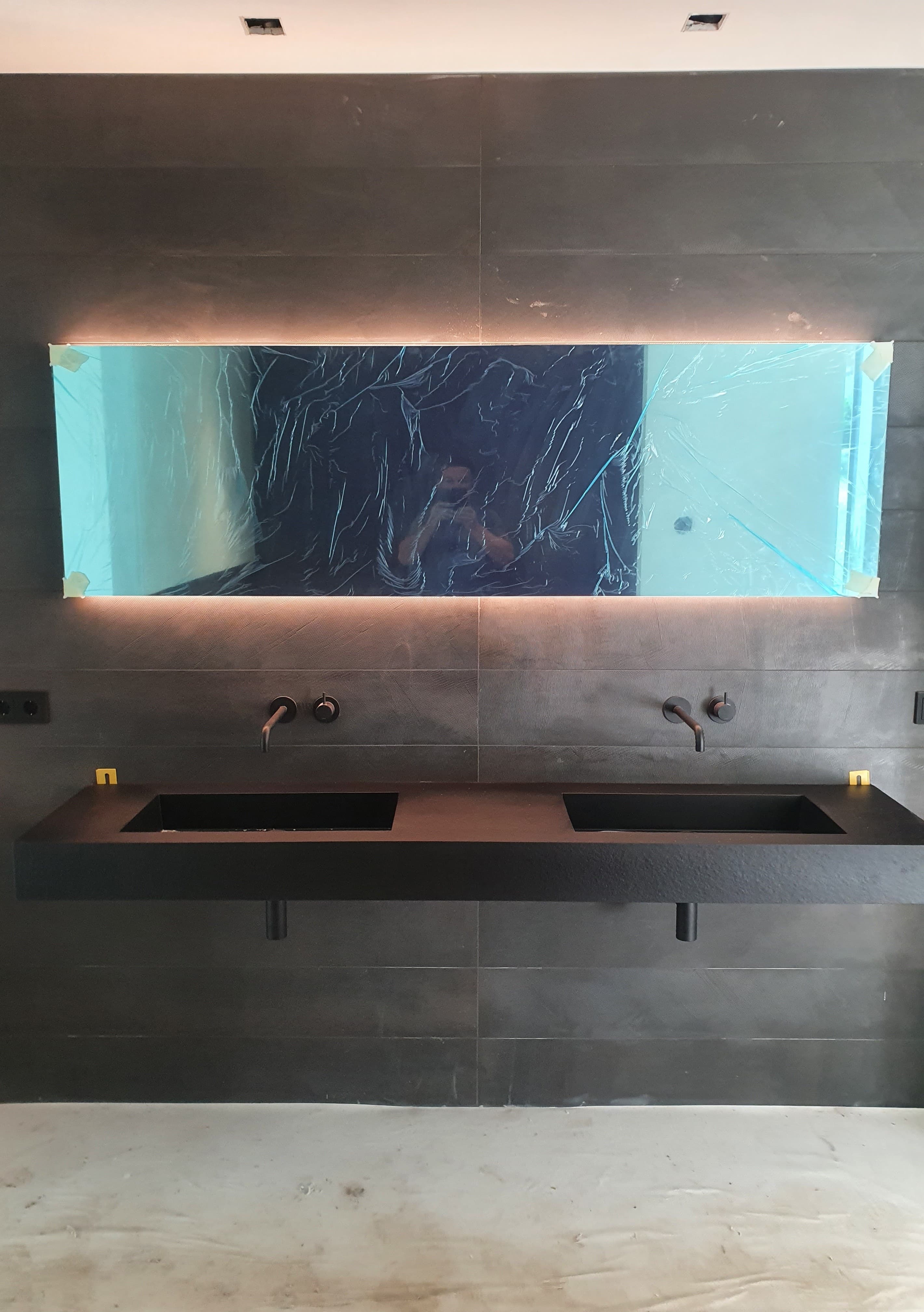 Zabudowa umywalkowa z lustrem led